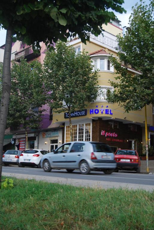 Hotel Town House Tirana Esterno foto