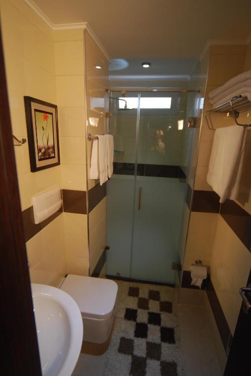 Hotel Town House Tirana Esterno foto