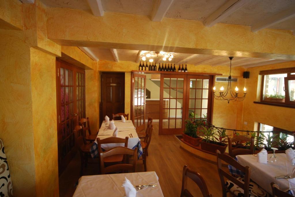 Hotel Town House Tirana Esterno foto