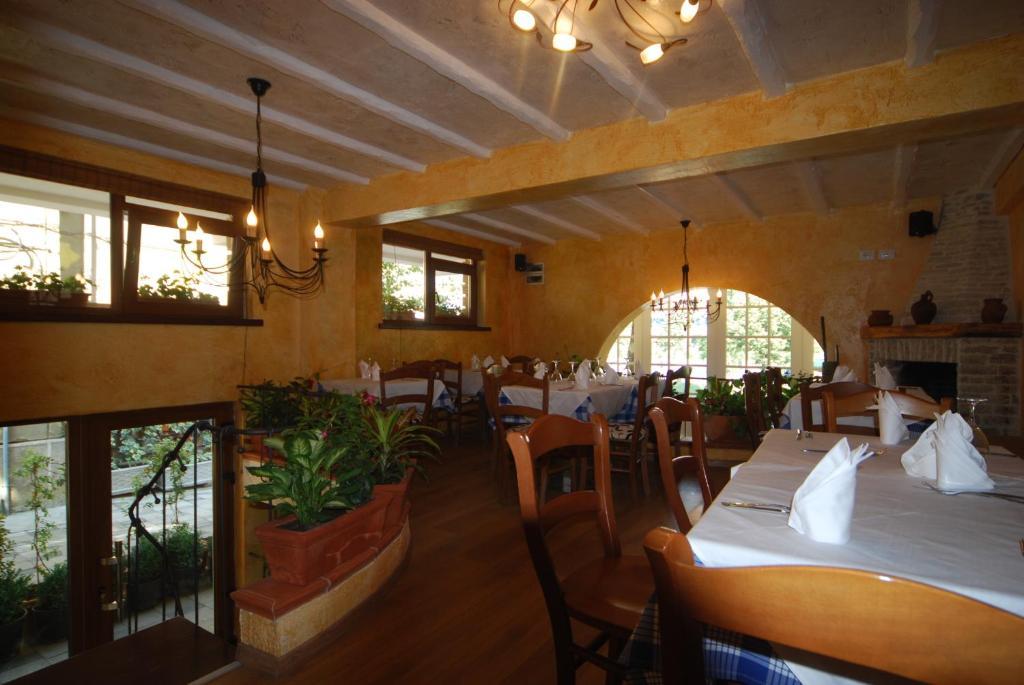 Hotel Town House Tirana Esterno foto