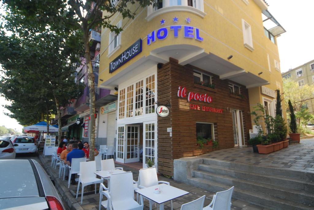 Hotel Town House Tirana Esterno foto