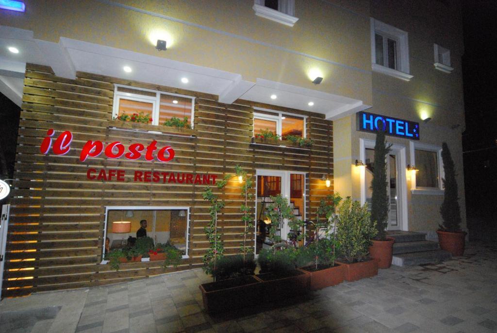 Hotel Town House Tirana Esterno foto