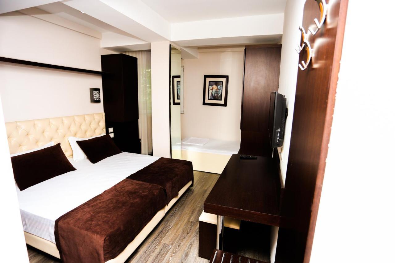 Hotel Town House Tirana Esterno foto