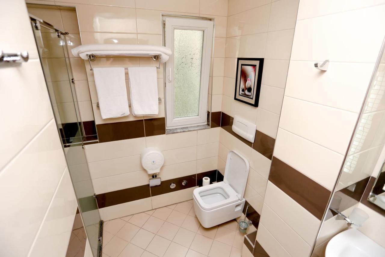 Hotel Town House Tirana Esterno foto