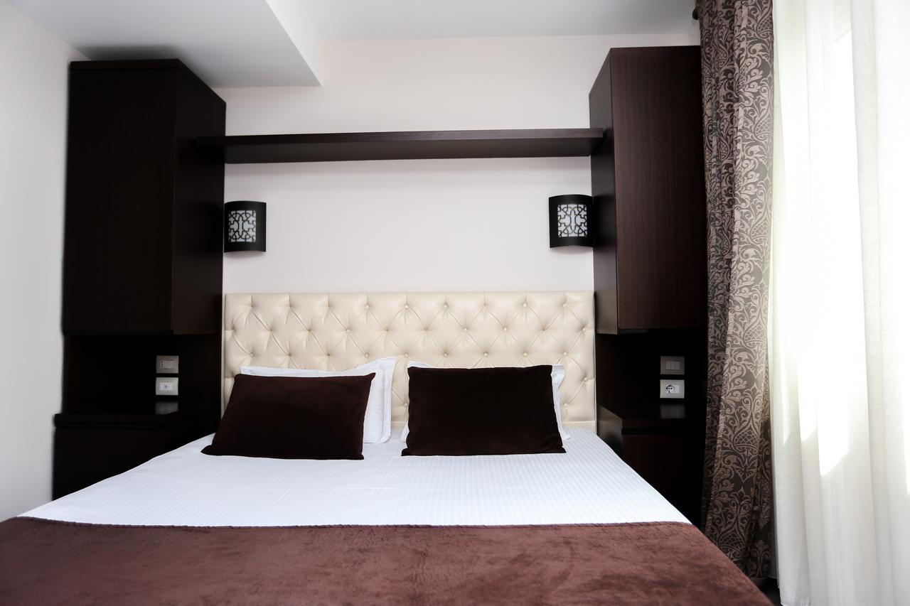 Hotel Town House Tirana Esterno foto