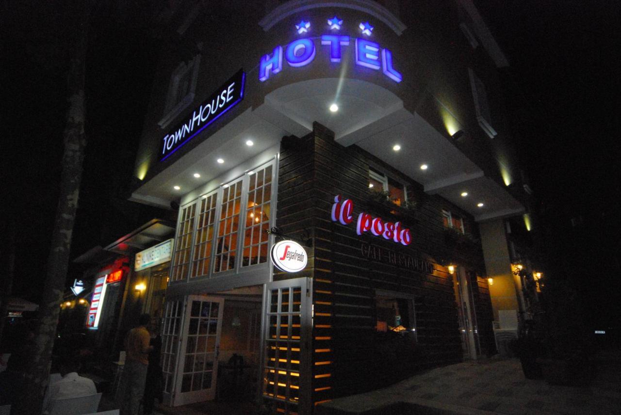 Hotel Town House Tirana Esterno foto